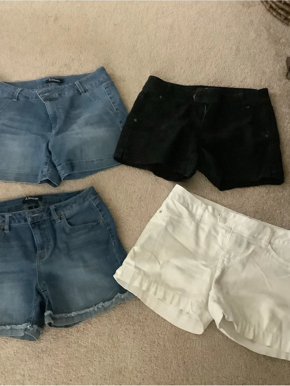 d. jeans Black and White Women's Jean Shorts 4 pairs - Picture 2 of 4